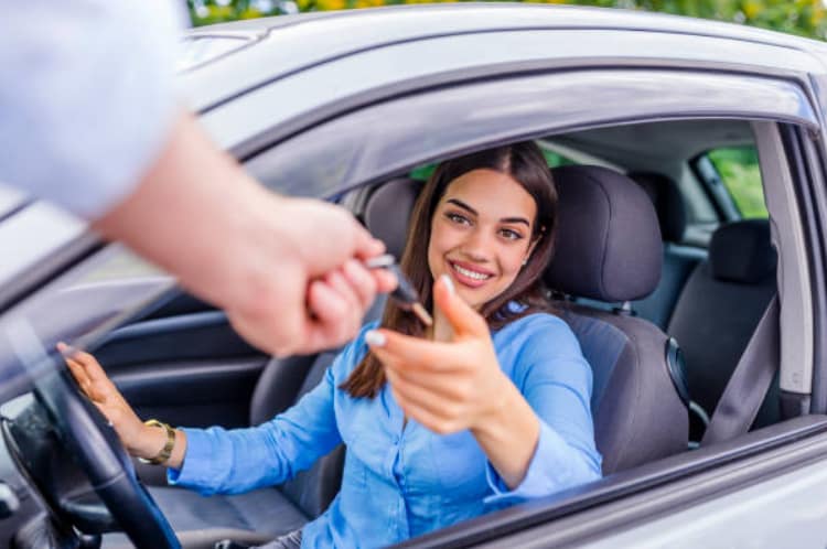 Les minivans et vans : voyager en groupe ou en famille à Fès